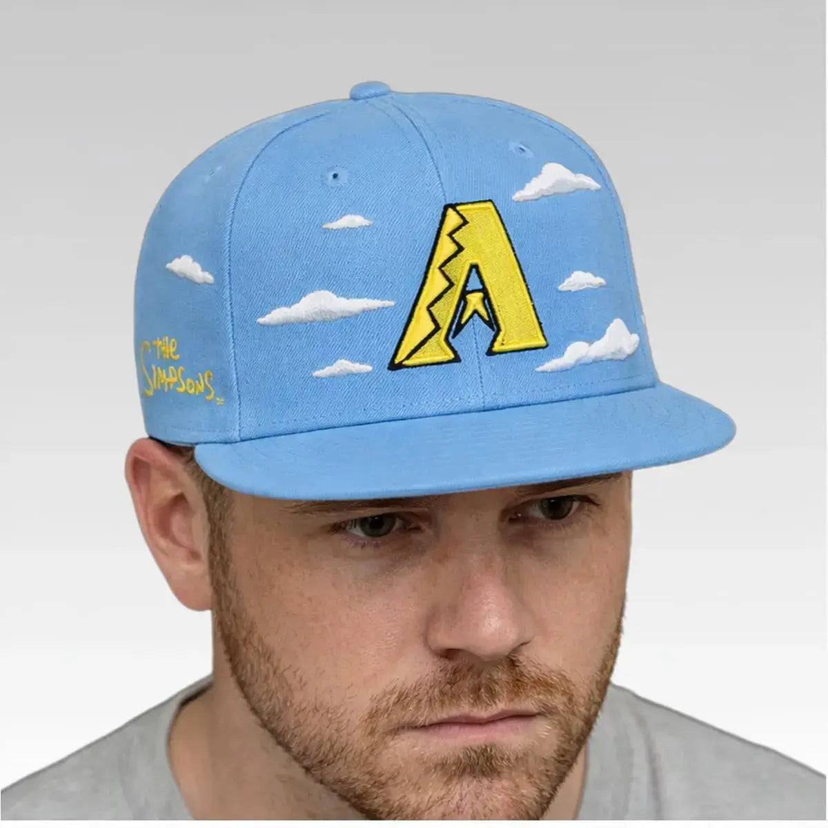The letters ディアスキンプルオーバー S 2026 Arizona Diamondbacks The Simpsons Clouds Hat - Bigfirefashion