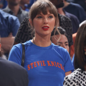 4Xx3PKqI Stevie Knicks Taylor Swift Shirt 3
