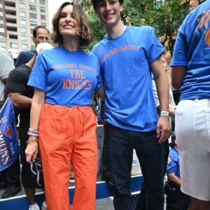 7beeds0C Mariska Hargitay Brilliant Thing The Knicks Shirt 1