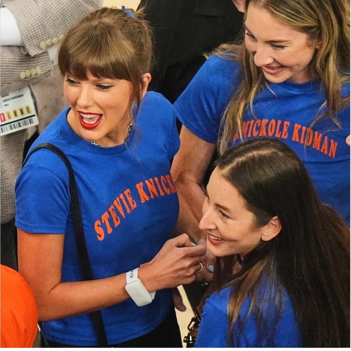 Taylor Swift Este And Alana Haim Stevie Nicks Shirt 8 Este and Alana Haim Stevie Nicks Shirt 4 2 1