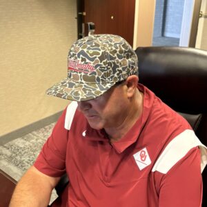 x7piaiUU 2026 Skip Johnson Oklahoma Baseball Camo Hat 1