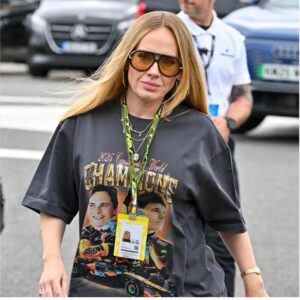 U7YjBAS1 Adele Wearing A Lando Oscar Shirt 2 2 1