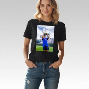 ggdsn6BM Anthony Rizzo Cubs Lifting The World Series Trophy Shirt 2 2