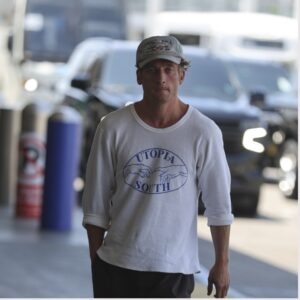 kIslAsmp Jeremy Allen White Utopia South Sweatshirt 1 1 1