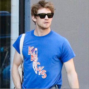 4QYEJf5Y Joe Alwyn Knicks Shirt 1 1