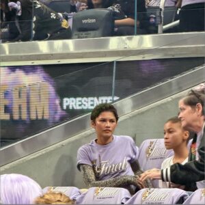 4sonVCZy Zendaya Finals Golden State Valkyries Shirt Giveaway 1 1