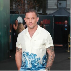 uVpWaHFn Tom Hardy And Sons Renaissance Hawaiian Shirt 1 1